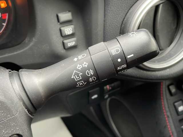 トヨタ ８６ GT リミテッド 山形県 2013(平25)年 14.6万km サテンホワイトパール 禁煙車/ワンオーナー/６MT/純正ナビ(AM.FM.CD.DVD.Bluetooth.TV)/シートヒーター【D/N席】/ハーフレザー/純正フロアマット/エンジンスタートボタン/スペアキー1本/横滑り防止装置/純正AW17インチスタッドレスタイヤ積込
