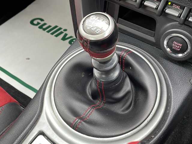 トヨタ ８６ GT リミテッド 山形県 2013(平25)年 14.6万km サテンホワイトパール 禁煙車/ワンオーナー/６MT/純正ナビ(AM.FM.CD.DVD.Bluetooth.TV)/シートヒーター【D/N席】/ハーフレザー/純正フロアマット/エンジンスタートボタン/スペアキー1本/横滑り防止装置/純正AW17インチスタッドレスタイヤ積込