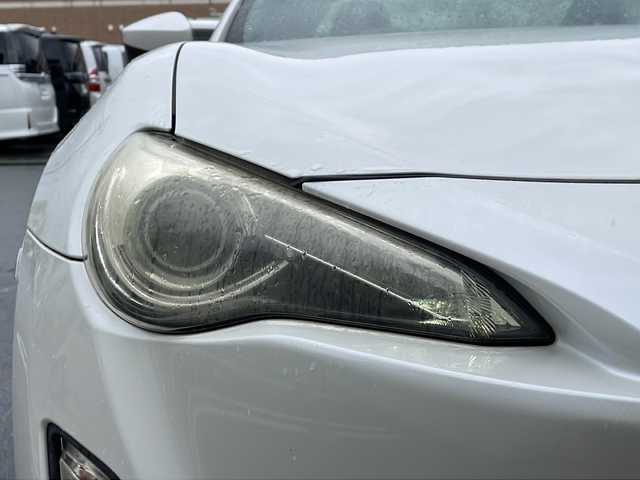 トヨタ ８６ GT リミテッド 愛知県 2013(平25)年 14.6万km サテンホワイトパール (株)IDOMが運営する【じしゃロン名古屋鳴海店】の自社ローン専用車両になりますこちらは現金またはオートローンご利用時の価格です。自社ローンご希望の方は別途その旨お申付け下さい/禁煙車/ワンオーナー/６MT/純正ナビ(AM.FM.CD.DVD.Bluetooth.TV)/シートヒーター【D/N席】/ハーフレザー/純正フロアマット/エンジンスタートボタン/スペアキー1本/横滑り防止装置/純正AW17インチスタッドレスタイヤ積込