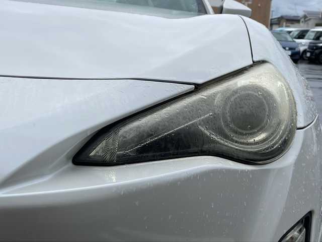 トヨタ ８６ GT リミテッド 愛知県 2013(平25)年 14.6万km サテンホワイトパール (株)IDOMが運営する【じしゃロン名古屋鳴海店】の自社ローン専用車両になりますこちらは現金またはオートローンご利用時の価格です。自社ローンご希望の方は別途その旨お申付け下さい/禁煙車/ワンオーナー/６MT/純正ナビ(AM.FM.CD.DVD.Bluetooth.TV)/シートヒーター【D/N席】/ハーフレザー/純正フロアマット/エンジンスタートボタン/スペアキー1本/横滑り防止装置/純正AW17インチスタッドレスタイヤ積込