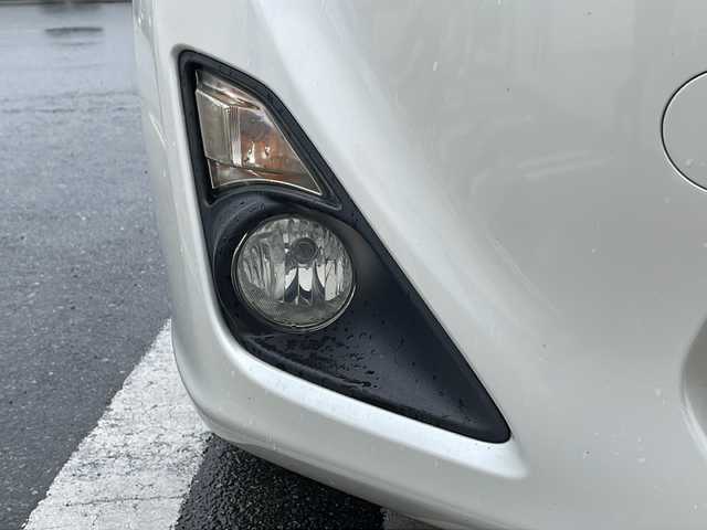 トヨタ ８６ GT リミテッド 愛知県 2013(平25)年 14.6万km サテンホワイトパール (株)IDOMが運営する【じしゃロン名古屋鳴海店】の自社ローン専用車両になりますこちらは現金またはオートローンご利用時の価格です。自社ローンご希望の方は別途その旨お申付け下さい/禁煙車/ワンオーナー/６MT/純正ナビ(AM.FM.CD.DVD.Bluetooth.TV)/シートヒーター【D/N席】/ハーフレザー/純正フロアマット/エンジンスタートボタン/スペアキー1本/横滑り防止装置/純正AW17インチスタッドレスタイヤ積込