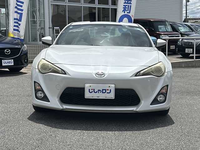 トヨタ ８６ GT リミテッド 愛知県 2013(平25)年 14.6万km サテンホワイトパール (株)IDOMが運営する【じしゃロン名古屋鳴海店】の自社ローン専用車両になりますこちらは現金またはオートローンご利用時の価格です。自社ローンご希望の方は別途その旨お申付け下さい/禁煙車/ワンオーナー/６MT/純正ナビ(AM.FM.CD.DVD.Bluetooth.TV)/シートヒーター【D/N席】/ハーフレザー/純正フロアマット/エンジンスタートボタン/スペアキー1本/横滑り防止装置/純正AW17インチスタッドレスタイヤ積込