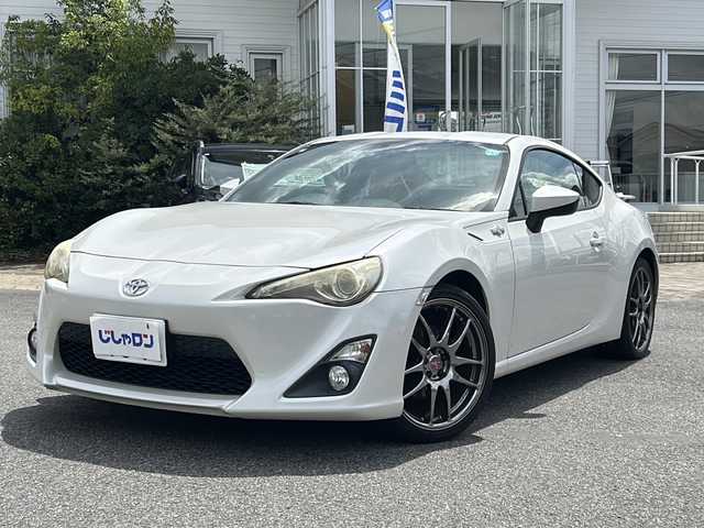 トヨタ ８６ GT リミテッド 愛知県 2013(平25)年 14.6万km サテンホワイトパール (株)IDOMが運営する【じしゃロン名古屋鳴海店】の自社ローン専用車両になりますこちらは現金またはオートローンご利用時の価格です。自社ローンご希望の方は別途その旨お申付け下さい/禁煙車/ワンオーナー/６MT/純正ナビ(AM.FM.CD.DVD.Bluetooth.TV)/シートヒーター【D/N席】/ハーフレザー/純正フロアマット/エンジンスタートボタン/スペアキー1本/横滑り防止装置/純正AW17インチスタッドレスタイヤ積込