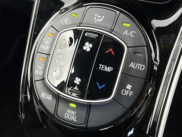 トヨタ ノア Si ダブルバイビーⅡ 宮城県 2020(令2)年 1.8万km ブラック Toyota Safety Sense /・プリクラッシュセーフティ/・レーンディパーチャーアラート/・オートマチックハイビーム/・クリアランスソナー/クルーズコントロール/バックカメラ/純正ナビ/・BT.CD.DVD.SD/フルセグTV/両側パワースライドドア/ステアリングスイッチ/革巻ステアリング/LEDヘッドライト/LEDフォグランプ/ビルトインETC/横滑り防止装置/アイドリングストップ/プッシュスタート/スマートキー/ロールサンシェード/シートバックテーブル/純正16inAW/純正フロアマット