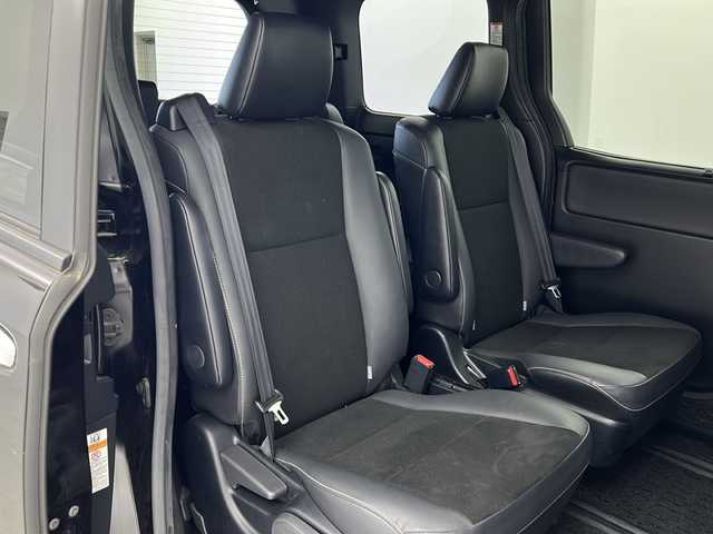 トヨタ ノア Si ダブルバイビーⅡ 宮城県 2020(令2)年 1.8万km ブラック Toyota Safety Sense /・プリクラッシュセーフティ/・レーンディパーチャーアラート/・オートマチックハイビーム/・クリアランスソナー/クルーズコントロール/バックカメラ/純正ナビ/・BT.CD.DVD.SD/フルセグTV/両側パワースライドドア/ステアリングスイッチ/革巻ステアリング/LEDヘッドライト/LEDフォグランプ/ビルトインETC/横滑り防止装置/アイドリングストップ/プッシュスタート/スマートキー/ロールサンシェード/シートバックテーブル/純正16inAW/純正フロアマット