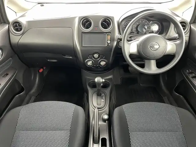 日産 ノート X DIG－S 福島県 2013(平25)年 4.3万km ダークメタルグレー 純正SDナビ/・型番：MP313D-W/・AM/FM/CD/DVD/BT/SD/AUX/フルセグTV/・バックカメラ/・ETC/アイドリングストップ/チルトステアリング/プッシュスタート/・スマートキー/・スペアキー/ヘッドライトリベライザー/電動格納ミラー/純正フロアマット/コーナーポール/ドアバイザー