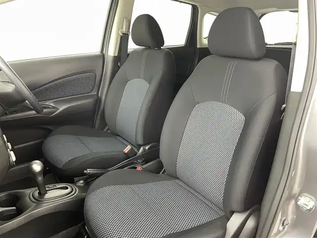 日産 ノート X DIG－S 福島県 2013(平25)年 4.3万km ダークメタルグレー 純正SDナビ/・型番：MP313D-W/・AM/FM/CD/DVD/BT/SD/AUX/フルセグTV/・バックカメラ/・ETC/アイドリングストップ/チルトステアリング/プッシュスタート/・スマートキー/・スペアキー/ヘッドライトリベライザー/電動格納ミラー/純正フロアマット/コーナーポール/ドアバイザー