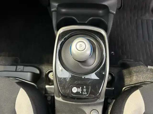 日産 ノート e－パワー X 栃木県 2017(平29)年 4万km スーパーブラック エマージェンシーブレーキ/社外メモリナビ/フルセグTV/DVD/Bluetooth/アラウンドビューモニター/インテリジェントルームミラー/レーダークルーズコントロール/車線逸脱警報/ETC/ドライブレコーダー/オートライト/スマートキー/プッシュスタート/純正フロアマット/社外17インチAW/ステアリングリモコン