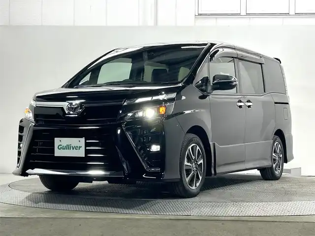 トヨタ ヴォクシー ZS 煌Ⅲ 大阪府 2020(令2)年 3.5万km ブラック 純正ナビＴＶ　バックカメラ　ＥＴＣ　後席モニター　衝突軽減　両側パワスラ　電動格納ミラー　クルコン　コーナーセンサー　レーンアシスト　オートライト　ＬＥＤヘッドライト　純正アルミ　オートエアコン