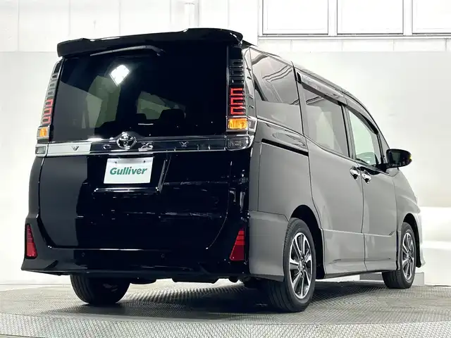 トヨタ ヴォクシー ZS 煌Ⅲ 大阪府 2020(令2)年 3.5万km ブラック 純正ナビＴＶ　バックカメラ　ＥＴＣ　後席モニター　衝突軽減　両側パワスラ　電動格納ミラー　クルコン　コーナーセンサー　レーンアシスト　オートライト　ＬＥＤヘッドライト　純正アルミ　オートエアコン