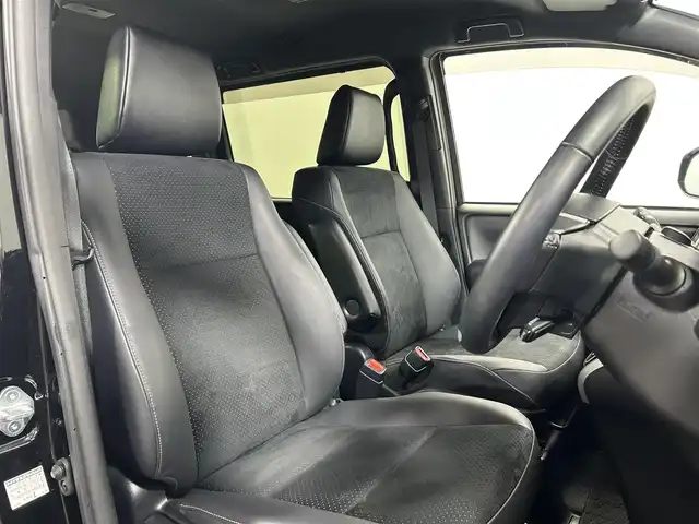 トヨタ ヴォクシー ZS 煌Ⅲ 大阪府 2020(令2)年 3.5万km ブラック 純正ナビＴＶ　バックカメラ　ＥＴＣ　後席モニター　衝突軽減　両側パワスラ　電動格納ミラー　クルコン　コーナーセンサー　レーンアシスト　オートライト　ＬＥＤヘッドライト　純正アルミ　オートエアコン