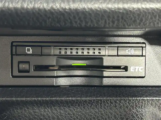 トヨタ ヴォクシー ZS 煌Ⅲ 大阪府 2020(令2)年 3.5万km ブラック 純正ナビＴＶ　バックカメラ　ＥＴＣ　後席モニター　衝突軽減　両側パワスラ　電動格納ミラー　クルコン　コーナーセンサー　レーンアシスト　オートライト　ＬＥＤヘッドライト　純正アルミ　オートエアコン