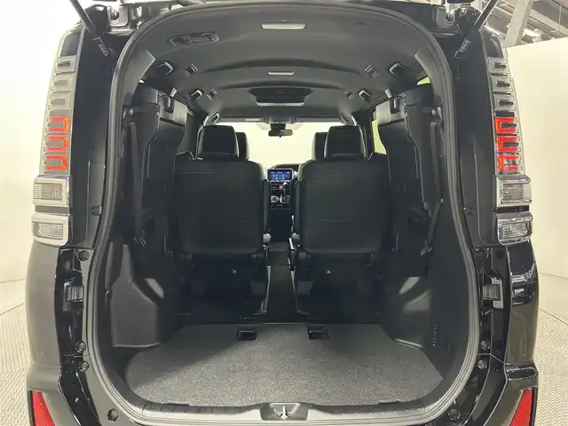 トヨタ ヴォクシー ZS 煌Ⅲ 大阪府 2020(令2)年 3.5万km ブラック 純正ナビＴＶ　バックカメラ　ＥＴＣ　後席モニター　衝突軽減　両側パワスラ　電動格納ミラー　クルコン　コーナーセンサー　レーンアシスト　オートライト　ＬＥＤヘッドライト　純正アルミ　オートエアコン