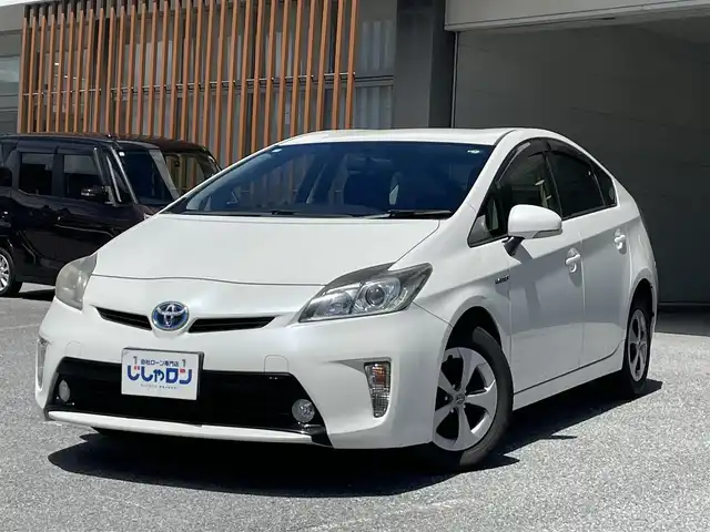 トヨタ プリウス S 沖縄県 2012(平24)年 7.8万km ホワイトパールクリスタルシャイン (株)IDOMが運営する【じしゃロンコザ店】の自社ローン専用車両になりますこちらは現金またはオートローンご利用時の価格です。自社ローンご希望の方は別途その旨お申付け下さい/・本土仕入/・スマートキー/・プッシュスタート/・ETC/・純正アルミホイール/・純正フロアマット/・オートライト