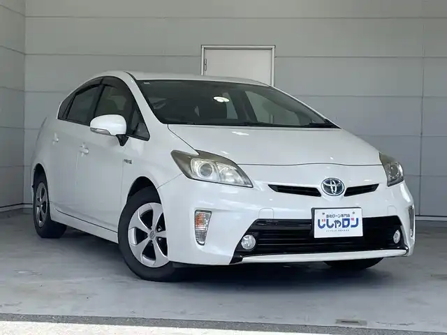トヨタ プリウス S 沖縄県 2012(平24)年 7.8万km ホワイトパールクリスタルシャイン (株)IDOMが運営する【じしゃロンコザ店】の自社ローン専用車両になりますこちらは現金またはオートローンご利用時の価格です。自社ローンご希望の方は別途その旨お申付け下さい/・本土仕入/・スマートキー/・プッシュスタート/・ETC/・純正アルミホイール/・純正フロアマット/・オートライト