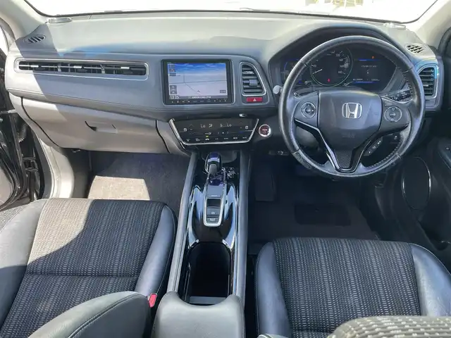 ホンダ ヴェゼル ハイブリッド Z 佐賀県 2014(平26)年 12.1万km クリスタルブラックパール （株)IDOMが運営する【じしゃロン佐賀店】の自社ローン専用車両になります。/こちらは現金またはオートローンご利用時の価格です。自社ローンご希望の方は別途その旨お申付け下さい/禁煙車　/純正ナビ/ＴＶ　/バックカメラ　　/後席モニター　/純正１７インチアルミ