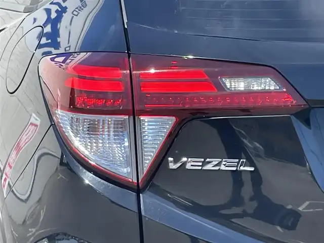 ホンダ ヴェゼル ハイブリッド Z 佐賀県 2014(平26)年 12.1万km クリスタルブラックパール （株)IDOMが運営する【じしゃロン佐賀店】の自社ローン専用車両になります。/こちらは現金またはオートローンご利用時の価格です。自社ローンご希望の方は別途その旨お申付け下さい/禁煙車　/純正ナビ/ＴＶ　/バックカメラ　　/後席モニター　/純正１７インチアルミ