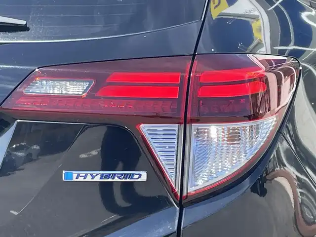 ホンダ ヴェゼル ハイブリッド Z 佐賀県 2014(平26)年 12.1万km クリスタルブラックパール （株)IDOMが運営する【じしゃロン佐賀店】の自社ローン専用車両になります。/こちらは現金またはオートローンご利用時の価格です。自社ローンご希望の方は別途その旨お申付け下さい/禁煙車　/純正ナビ/ＴＶ　/バックカメラ　　/後席モニター　/純正１７インチアルミ