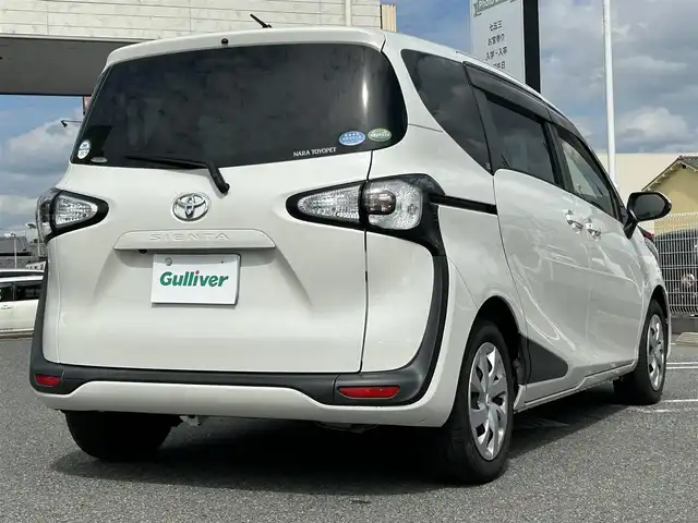 トヨタ シエンタ G 奈良県 2016(平28)年 3.2万km ホワイトパールクリスタルシャイン 1オーナー/両側パワスラ/純正ディーラーナビ(NSZT-W64)/BT/TV/DS/USB//衝突軽減システム/レーンキープアシスト/横滑り防止装置/バックカメラ/ETC/シートヒーター/アイドリングストップ/三列シート/オートLEDライト/保証書・取説・スペアキー付