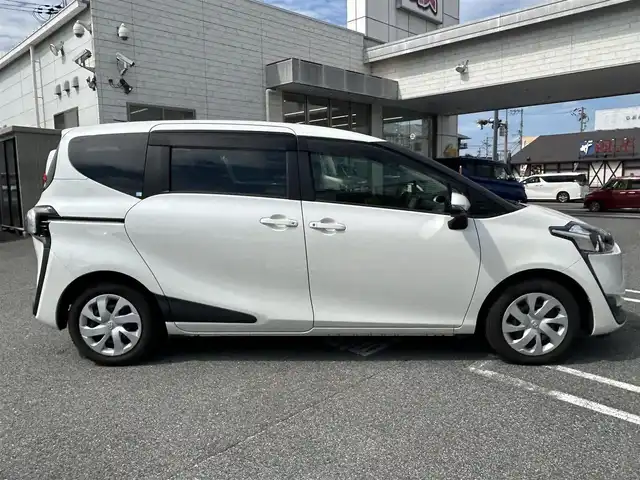 トヨタ シエンタ G 奈良県 2016(平28)年 3.2万km ホワイトパールクリスタルシャイン 1オーナー/両側パワスラ/純正ディーラーナビ(NSZT-W64)/BT/TV/DS/USB//衝突軽減システム/レーンキープアシスト/横滑り防止装置/バックカメラ/ETC/シートヒーター/アイドリングストップ/三列シート/オートLEDライト/保証書・取説・スペアキー付