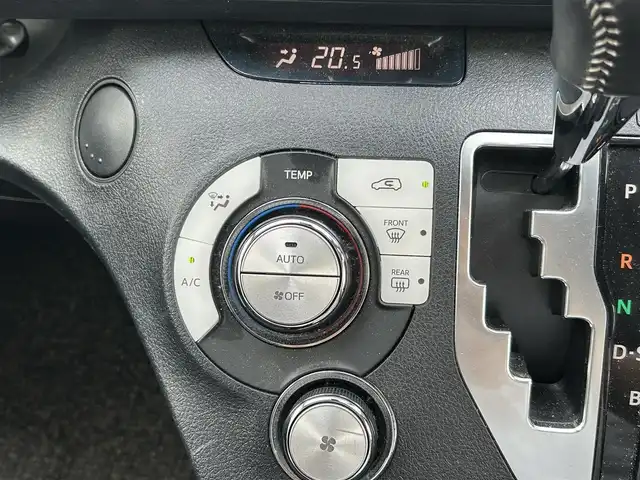 トヨタ シエンタ G 奈良県 2016(平28)年 3.2万km ホワイトパールクリスタルシャイン 1オーナー/両側パワスラ/純正ディーラーナビ(NSZT-W64)/BT/TV/DS/USB//衝突軽減システム/レーンキープアシスト/横滑り防止装置/バックカメラ/ETC/シートヒーター/アイドリングストップ/三列シート/オートLEDライト/保証書・取説・スペアキー付