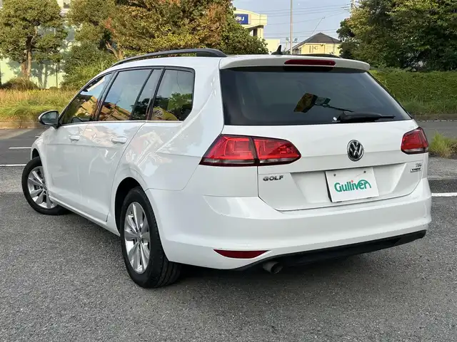 フォルクスワーゲン ゴルフ ヴァリアント TSI コンフォートライン BM 神奈川県 2016(平28)年 5.4万km ピュアホワイト DiscoverProパッケージ/ナビ・DVD・CD・SD・USB・AUX・Bluetoorh/ビルトインETC2.0/バックカメラ/革巻きステアリング/パドルシフト/AAC/ステアリングリモコン/サイドミラーヒーター/ウィンカーミラー/バイキセノンヘッドライトパッケージ/ルーフレール/純正16インチアルミ/純正フロアマット/トノカバー/保証書/取扱説明書