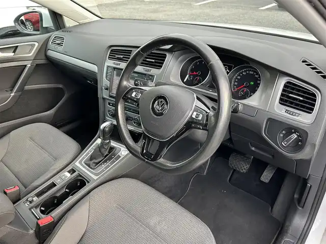 フォルクスワーゲン ゴルフ ヴァリアント TSI コンフォートライン BM 神奈川県 2016(平28)年 5.4万km ピュアホワイト DiscoverProパッケージ/ナビ・DVD・CD・SD・USB・AUX・Bluetoorh/ビルトインETC2.0/バックカメラ/革巻きステアリング/パドルシフト/AAC/ステアリングリモコン/サイドミラーヒーター/ウィンカーミラー/バイキセノンヘッドライトパッケージ/ルーフレール/純正16インチアルミ/純正フロアマット/トノカバー/保証書/取扱説明書