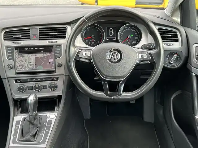 フォルクスワーゲン ゴルフ ヴァリアント TSI コンフォートライン BM 神奈川県 2016(平28)年 5.4万km ピュアホワイト DiscoverProパッケージ/ナビ・DVD・CD・SD・USB・AUX・Bluetoorh/ビルトインETC2.0/バックカメラ/革巻きステアリング/パドルシフト/AAC/ステアリングリモコン/サイドミラーヒーター/ウィンカーミラー/バイキセノンヘッドライトパッケージ/ルーフレール/純正16インチアルミ/純正フロアマット/トノカバー/保証書/取扱説明書