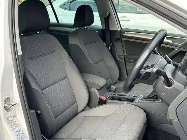 フォルクスワーゲン ゴルフ ヴァリアント TSI コンフォートライン BM 神奈川県 2016(平28)年 5.4万km ピュアホワイト DiscoverProパッケージ/ナビ・DVD・CD・SD・USB・AUX・Bluetoorh/ビルトインETC2.0/バックカメラ/革巻きステアリング/パドルシフト/AAC/ステアリングリモコン/サイドミラーヒーター/ウィンカーミラー/バイキセノンヘッドライトパッケージ/ルーフレール/純正16インチアルミ/純正フロアマット/トノカバー/保証書/取扱説明書