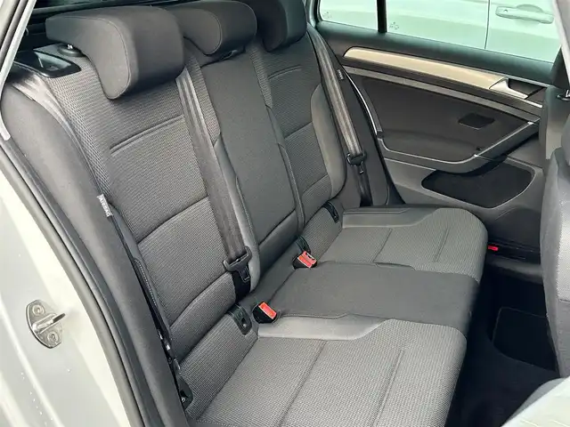 フォルクスワーゲン ゴルフ ヴァリアント TSI コンフォートライン BM 神奈川県 2016(平28)年 5.4万km ピュアホワイト DiscoverProパッケージ/ナビ・DVD・CD・SD・USB・AUX・Bluetoorh/ビルトインETC2.0/バックカメラ/革巻きステアリング/パドルシフト/AAC/ステアリングリモコン/サイドミラーヒーター/ウィンカーミラー/バイキセノンヘッドライトパッケージ/ルーフレール/純正16インチアルミ/純正フロアマット/トノカバー/保証書/取扱説明書