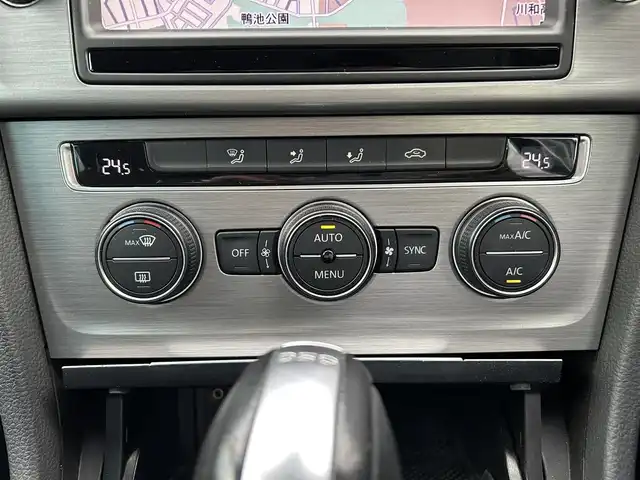 フォルクスワーゲン ゴルフ ヴァリアント TSI コンフォートライン BM 神奈川県 2016(平28)年 5.4万km ピュアホワイト DiscoverProパッケージ/ナビ・DVD・CD・SD・USB・AUX・Bluetoorh/ビルトインETC2.0/バックカメラ/革巻きステアリング/パドルシフト/AAC/ステアリングリモコン/サイドミラーヒーター/ウィンカーミラー/バイキセノンヘッドライトパッケージ/ルーフレール/純正16インチアルミ/純正フロアマット/トノカバー/保証書/取扱説明書