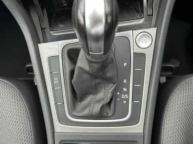 フォルクスワーゲン ゴルフ ヴァリアント TSI コンフォートライン BM 神奈川県 2016(平28)年 5.4万km ピュアホワイト DiscoverProパッケージ/ナビ・DVD・CD・SD・USB・AUX・Bluetoorh/ビルトインETC2.0/バックカメラ/革巻きステアリング/パドルシフト/AAC/ステアリングリモコン/サイドミラーヒーター/ウィンカーミラー/バイキセノンヘッドライトパッケージ/ルーフレール/純正16インチアルミ/純正フロアマット/トノカバー/保証書/取扱説明書