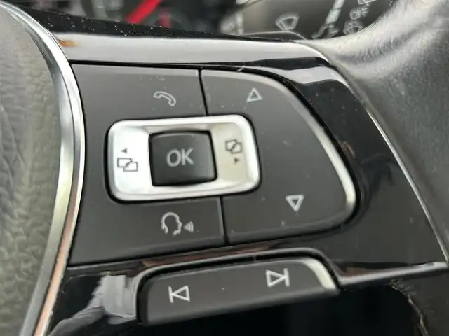 フォルクスワーゲン ゴルフ ヴァリアント TSI コンフォートライン BM 神奈川県 2016(平28)年 5.4万km ピュアホワイト DiscoverProパッケージ/ナビ・DVD・CD・SD・USB・AUX・Bluetoorh/ビルトインETC2.0/バックカメラ/革巻きステアリング/パドルシフト/AAC/ステアリングリモコン/サイドミラーヒーター/ウィンカーミラー/バイキセノンヘッドライトパッケージ/ルーフレール/純正16インチアルミ/純正フロアマット/トノカバー/保証書/取扱説明書