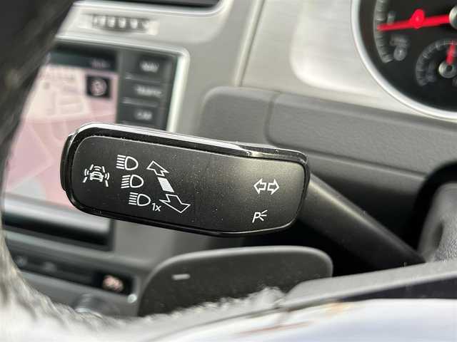 フォルクスワーゲン ゴルフ ヴァリアント TSI コンフォートライン BM 神奈川県 2016(平28)年 5.4万km ピュアホワイト DiscoverProパッケージ/ナビ・DVD・CD・SD・USB・AUX・Bluetoorh/ビルトインETC2.0/バックカメラ/革巻きステアリング/パドルシフト/AAC/ステアリングリモコン/サイドミラーヒーター/ウィンカーミラー/バイキセノンヘッドライトパッケージ/ルーフレール/純正16インチアルミ/純正フロアマット/トノカバー/保証書/取扱説明書