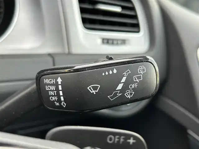 フォルクスワーゲン ゴルフ ヴァリアント TSI コンフォートライン BM 神奈川県 2016(平28)年 5.4万km ピュアホワイト DiscoverProパッケージ/ナビ・DVD・CD・SD・USB・AUX・Bluetoorh/ビルトインETC2.0/バックカメラ/革巻きステアリング/パドルシフト/AAC/ステアリングリモコン/サイドミラーヒーター/ウィンカーミラー/バイキセノンヘッドライトパッケージ/ルーフレール/純正16インチアルミ/純正フロアマット/トノカバー/保証書/取扱説明書