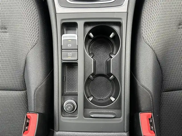 フォルクスワーゲン ゴルフ ヴァリアント TSI コンフォートライン BM 神奈川県 2016(平28)年 5.4万km ピュアホワイト DiscoverProパッケージ/ナビ・DVD・CD・SD・USB・AUX・Bluetoorh/ビルトインETC2.0/バックカメラ/革巻きステアリング/パドルシフト/AAC/ステアリングリモコン/サイドミラーヒーター/ウィンカーミラー/バイキセノンヘッドライトパッケージ/ルーフレール/純正16インチアルミ/純正フロアマット/トノカバー/保証書/取扱説明書