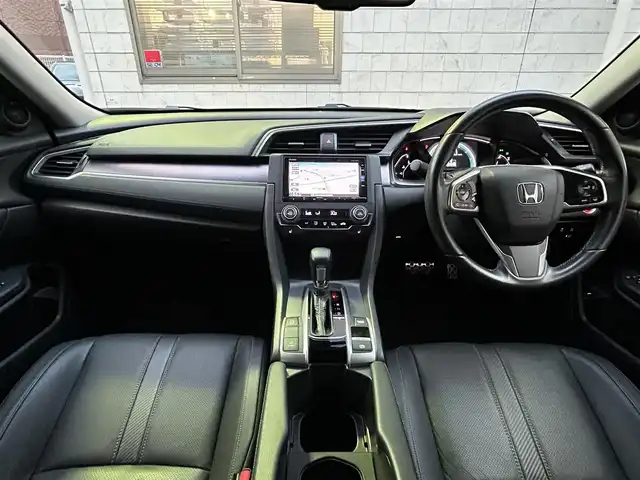 ホンダ シビック セダン 福岡県 2018(平30)年 4.8万km クリスタルブラックパール ワンオーナー/純正メモリナビ【VXM-185VFi】/　(AM/FM/CD/DVD/Bluetooth/フルセグTV)/バックカメラ/ホンダセンシング/・衝突軽減ブレーキ/・アダプティブクルーズコントロール/・車線維持支援/・路外逸脱抑制/・標識認識/横滑り防止/アイドリングストップ/ブレーキホールド/パーキングブレーキ/純正18インチアルミホイール/ビルトインETC/パドルシフト/革巻きステアリング/ステアリングスイッチ/黒レザーシート/パワーシート(D/N)/シートヒーター(D/N)/純正フロアマット/スペアキー×1/USBポート/アクセサリーソケット/ISOFIX/保証書/取扱説明書/ナビ取扱説明書