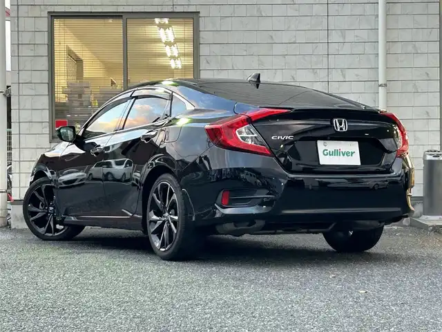 ホンダ シビック セダン 福岡県 2018(平30)年 4.8万km クリスタルブラックパール ワンオーナー/純正メモリナビ【VXM-185VFi】/　(AM/FM/CD/DVD/Bluetooth/フルセグTV)/バックカメラ/ホンダセンシング/・衝突軽減ブレーキ/・アダプティブクルーズコントロール/・車線維持支援/・路外逸脱抑制/・標識認識/横滑り防止/アイドリングストップ/ブレーキホールド/パーキングブレーキ/純正18インチアルミホイール/ビルトインETC/パドルシフト/革巻きステアリング/ステアリングスイッチ/黒レザーシート/パワーシート(D/N)/シートヒーター(D/N)/純正フロアマット/スペアキー×1/USBポート/アクセサリーソケット/ISOFIX/保証書/取扱説明書/ナビ取扱説明書