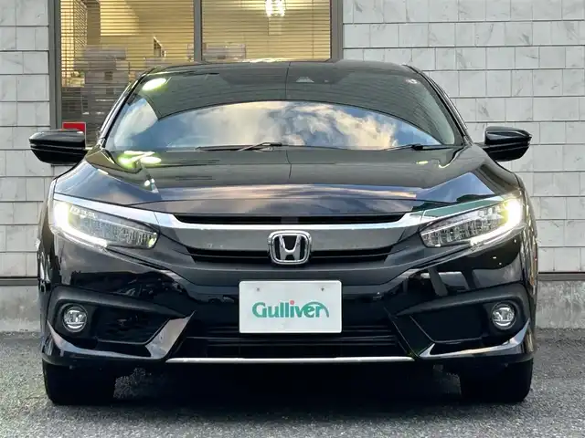 ホンダ シビック セダン 福岡県 2018(平30)年 4.8万km クリスタルブラックパール ワンオーナー/純正メモリナビ【VXM-185VFi】/　(AM/FM/CD/DVD/Bluetooth/フルセグTV)/バックカメラ/ホンダセンシング/・衝突軽減ブレーキ/・アダプティブクルーズコントロール/・車線維持支援/・路外逸脱抑制/・標識認識/横滑り防止/アイドリングストップ/ブレーキホールド/パーキングブレーキ/純正18インチアルミホイール/ビルトインETC/パドルシフト/革巻きステアリング/ステアリングスイッチ/黒レザーシート/パワーシート(D/N)/シートヒーター(D/N)/純正フロアマット/スペアキー×1/USBポート/アクセサリーソケット/ISOFIX/保証書/取扱説明書/ナビ取扱説明書