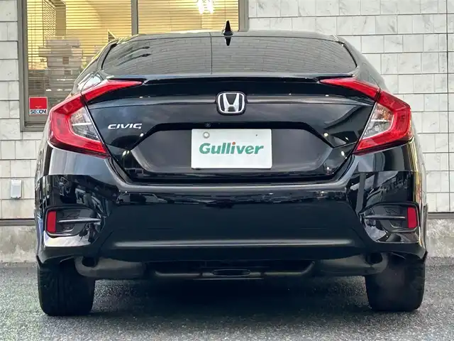 ホンダ シビック セダン 福岡県 2018(平30)年 4.8万km クリスタルブラックパール ワンオーナー/純正メモリナビ【VXM-185VFi】/　(AM/FM/CD/DVD/Bluetooth/フルセグTV)/バックカメラ/ホンダセンシング/・衝突軽減ブレーキ/・アダプティブクルーズコントロール/・車線維持支援/・路外逸脱抑制/・標識認識/横滑り防止/アイドリングストップ/ブレーキホールド/パーキングブレーキ/純正18インチアルミホイール/ビルトインETC/パドルシフト/革巻きステアリング/ステアリングスイッチ/黒レザーシート/パワーシート(D/N)/シートヒーター(D/N)/純正フロアマット/スペアキー×1/USBポート/アクセサリーソケット/ISOFIX/保証書/取扱説明書/ナビ取扱説明書