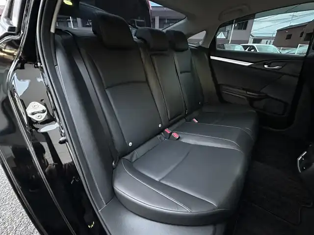 ホンダ シビック セダン 福岡県 2018(平30)年 4.8万km クリスタルブラックパール ワンオーナー/純正メモリナビ【VXM-185VFi】/　(AM/FM/CD/DVD/Bluetooth/フルセグTV)/バックカメラ/ホンダセンシング/・衝突軽減ブレーキ/・アダプティブクルーズコントロール/・車線維持支援/・路外逸脱抑制/・標識認識/横滑り防止/アイドリングストップ/ブレーキホールド/パーキングブレーキ/純正18インチアルミホイール/ビルトインETC/パドルシフト/革巻きステアリング/ステアリングスイッチ/黒レザーシート/パワーシート(D/N)/シートヒーター(D/N)/純正フロアマット/スペアキー×1/USBポート/アクセサリーソケット/ISOFIX/保証書/取扱説明書/ナビ取扱説明書