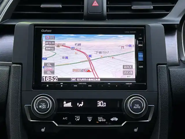 ホンダ シビック セダン 福岡県 2018(平30)年 4.8万km クリスタルブラックパール ワンオーナー/純正メモリナビ【VXM-185VFi】/　(AM/FM/CD/DVD/Bluetooth/フルセグTV)/バックカメラ/ホンダセンシング/・衝突軽減ブレーキ/・アダプティブクルーズコントロール/・車線維持支援/・路外逸脱抑制/・標識認識/横滑り防止/アイドリングストップ/ブレーキホールド/パーキングブレーキ/純正18インチアルミホイール/ビルトインETC/パドルシフト/革巻きステアリング/ステアリングスイッチ/黒レザーシート/パワーシート(D/N)/シートヒーター(D/N)/純正フロアマット/スペアキー×1/USBポート/アクセサリーソケット/ISOFIX/保証書/取扱説明書/ナビ取扱説明書
