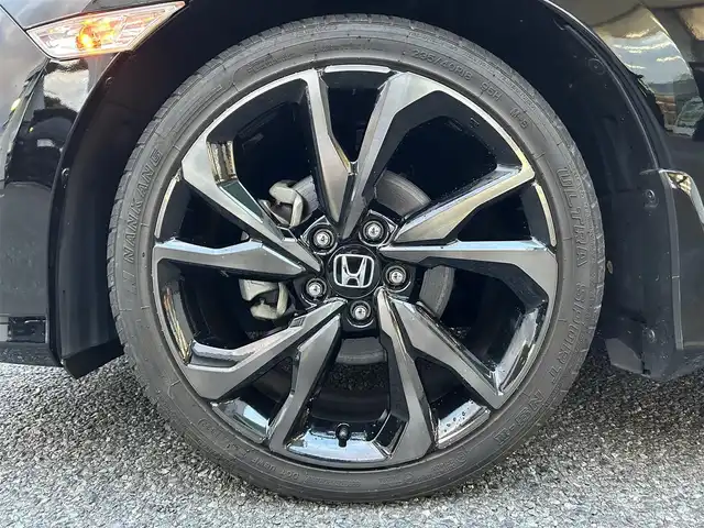 ホンダ シビック セダン 福岡県 2018(平30)年 4.8万km クリスタルブラックパール ワンオーナー/純正メモリナビ【VXM-185VFi】/　(AM/FM/CD/DVD/Bluetooth/フルセグTV)/バックカメラ/ホンダセンシング/・衝突軽減ブレーキ/・アダプティブクルーズコントロール/・車線維持支援/・路外逸脱抑制/・標識認識/横滑り防止/アイドリングストップ/ブレーキホールド/パーキングブレーキ/純正18インチアルミホイール/ビルトインETC/パドルシフト/革巻きステアリング/ステアリングスイッチ/黒レザーシート/パワーシート(D/N)/シートヒーター(D/N)/純正フロアマット/スペアキー×1/USBポート/アクセサリーソケット/ISOFIX/保証書/取扱説明書/ナビ取扱説明書