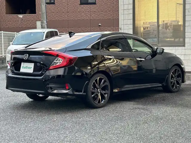 ホンダ シビック セダン 福岡県 2018(平30)年 4.8万km クリスタルブラックパール ワンオーナー/純正メモリナビ【VXM-185VFi】/　(AM/FM/CD/DVD/Bluetooth/フルセグTV)/バックカメラ/ホンダセンシング/・衝突軽減ブレーキ/・アダプティブクルーズコントロール/・車線維持支援/・路外逸脱抑制/・標識認識/横滑り防止/アイドリングストップ/ブレーキホールド/パーキングブレーキ/純正18インチアルミホイール/ビルトインETC/パドルシフト/革巻きステアリング/ステアリングスイッチ/黒レザーシート/パワーシート(D/N)/シートヒーター(D/N)/純正フロアマット/スペアキー×1/USBポート/アクセサリーソケット/ISOFIX/保証書/取扱説明書/ナビ取扱説明書