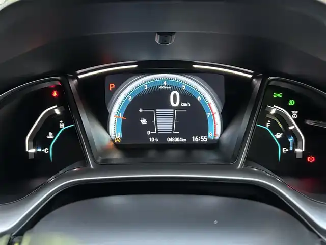 ホンダ シビック セダン 福岡県 2018(平30)年 4.8万km クリスタルブラックパール ワンオーナー/純正メモリナビ【VXM-185VFi】/　(AM/FM/CD/DVD/Bluetooth/フルセグTV)/バックカメラ/ホンダセンシング/・衝突軽減ブレーキ/・アダプティブクルーズコントロール/・車線維持支援/・路外逸脱抑制/・標識認識/横滑り防止/アイドリングストップ/ブレーキホールド/パーキングブレーキ/純正18インチアルミホイール/ビルトインETC/パドルシフト/革巻きステアリング/ステアリングスイッチ/黒レザーシート/パワーシート(D/N)/シートヒーター(D/N)/純正フロアマット/スペアキー×1/USBポート/アクセサリーソケット/ISOFIX/保証書/取扱説明書/ナビ取扱説明書