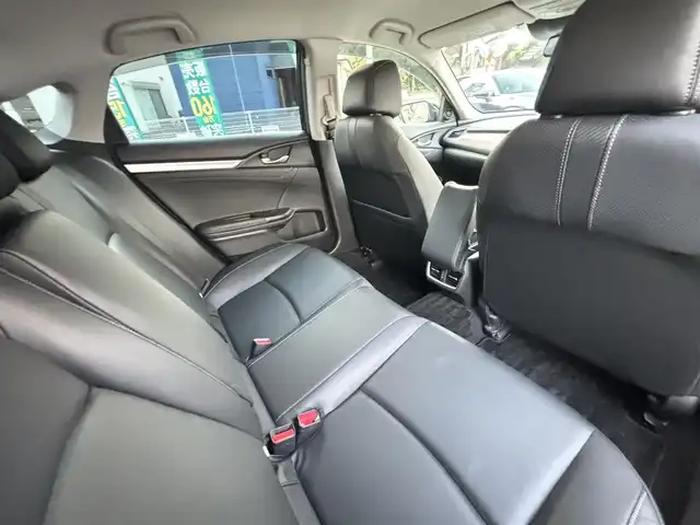 ホンダ シビック セダン 熊本県 2018(平30)年 4.8万km クリスタルブラックパール ワンオーナー/純正ナビ(VXM-185VFi)/【フルセグTV/Bluetooth/CD/DVD】/バックカメラ/クルーズコントロール/オートLEDライト/ブレーキホールド/ブラックレザーシート/前席シートヒーター/前席パワーシート/革巻きステアリング/ステアリングスイッチ/プッシュスタート/スマートキー/ETC/純正フロアマット/ドアバイザー/横滑り防止装置/ABS/盗難防止装置