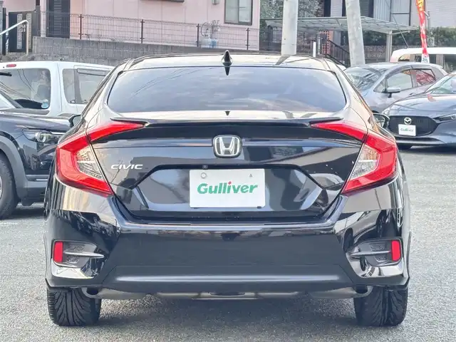 ホンダ シビック セダン 熊本県 2018(平30)年 4.8万km クリスタルブラックパール ワンオーナー/純正ナビ(VXM-185VFi)/【フルセグTV/Bluetooth/CD/DVD】/バックカメラ/クルーズコントロール/オートLEDライト/ブレーキホールド/ブラックレザーシート/前席シートヒーター/前席パワーシート/革巻きステアリング/ステアリングスイッチ/プッシュスタート/スマートキー/ETC/純正フロアマット/ドアバイザー/横滑り防止装置/ABS/盗難防止装置