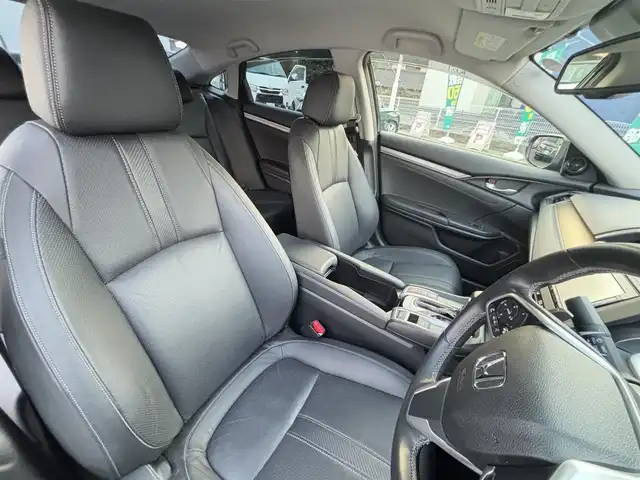 ホンダ シビック セダン 熊本県 2018(平30)年 4.8万km クリスタルブラックパール ワンオーナー/純正ナビ(VXM-185VFi)/【フルセグTV/Bluetooth/CD/DVD】/バックカメラ/クルーズコントロール/オートLEDライト/ブレーキホールド/ブラックレザーシート/前席シートヒーター/前席パワーシート/革巻きステアリング/ステアリングスイッチ/プッシュスタート/スマートキー/ETC/純正フロアマット/ドアバイザー/横滑り防止装置/ABS/盗難防止装置