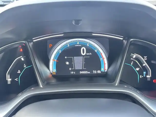 ホンダ シビック セダン 熊本県 2018(平30)年 4.8万km クリスタルブラックパール ワンオーナー/純正ナビ(VXM-185VFi)/【フルセグTV/Bluetooth/CD/DVD】/バックカメラ/クルーズコントロール/オートLEDライト/ブレーキホールド/ブラックレザーシート/前席シートヒーター/前席パワーシート/革巻きステアリング/ステアリングスイッチ/プッシュスタート/スマートキー/ETC/純正フロアマット/ドアバイザー/横滑り防止装置/ABS/盗難防止装置