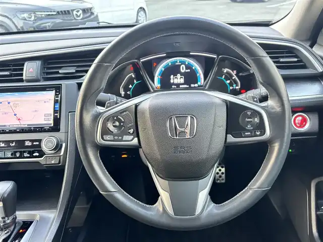 ホンダ シビック セダン 熊本県 2018(平30)年 4.8万km クリスタルブラックパール ワンオーナー/純正ナビ(VXM-185VFi)/【フルセグTV/Bluetooth/CD/DVD】/バックカメラ/クルーズコントロール/オートLEDライト/ブレーキホールド/ブラックレザーシート/前席シートヒーター/前席パワーシート/革巻きステアリング/ステアリングスイッチ/プッシュスタート/スマートキー/ETC/純正フロアマット/ドアバイザー/横滑り防止装置/ABS/盗難防止装置